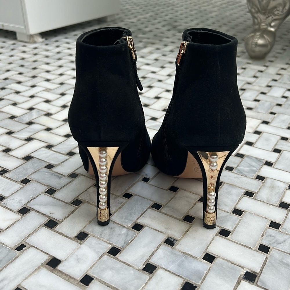 Chanel suede booties. Perfect condition 3 pearls missing. Size 37.